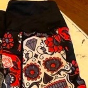 CVG Capri Size Med Skull Leggings